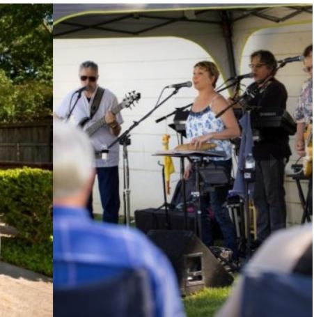 Live band performing at Pondl Winery